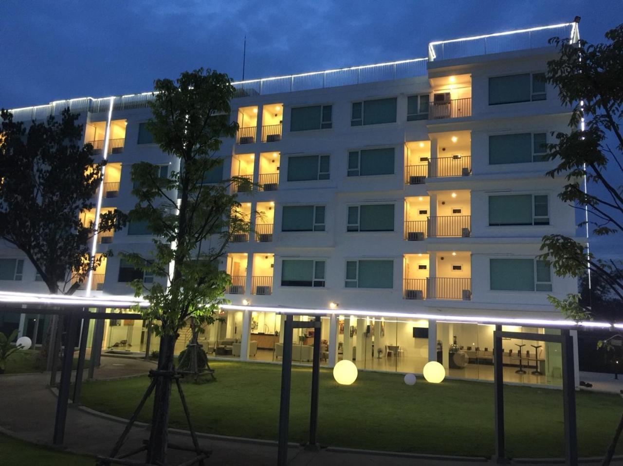 The White Garden Premier Saraburi Hotel Ban Dao Ruang  Exterior photo